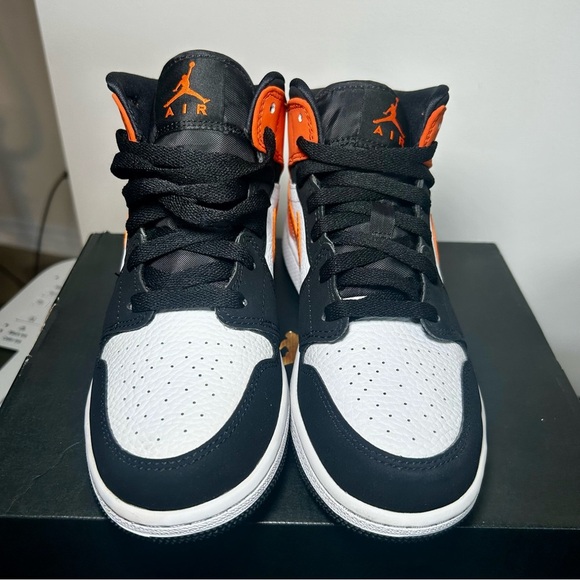 NIKE Air Jordan NWT Women's or Youth Unisex Athletic Shoes, Black Orange White - Picture 7 of 10